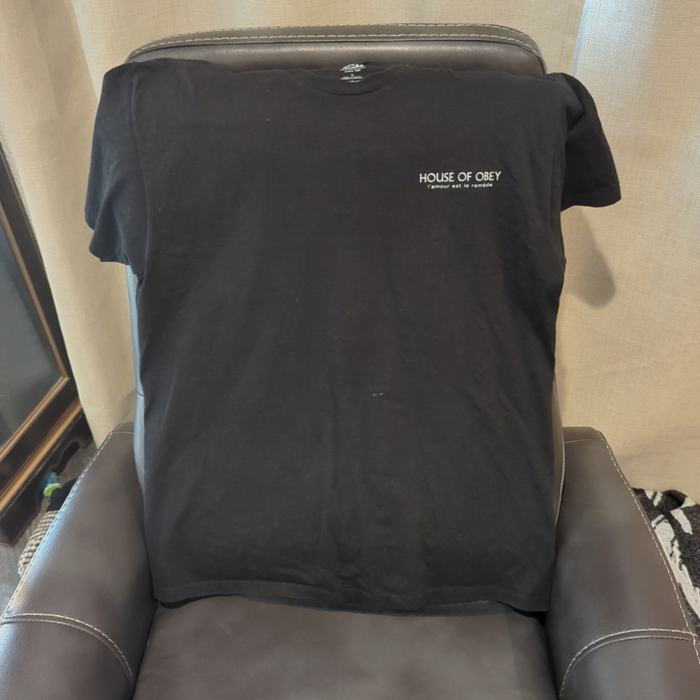 Vintage house of obey t shirt